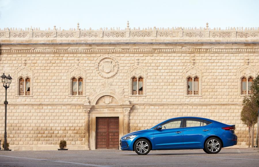  Hyundai Elantra 2016 года  (фото 21 из 30)